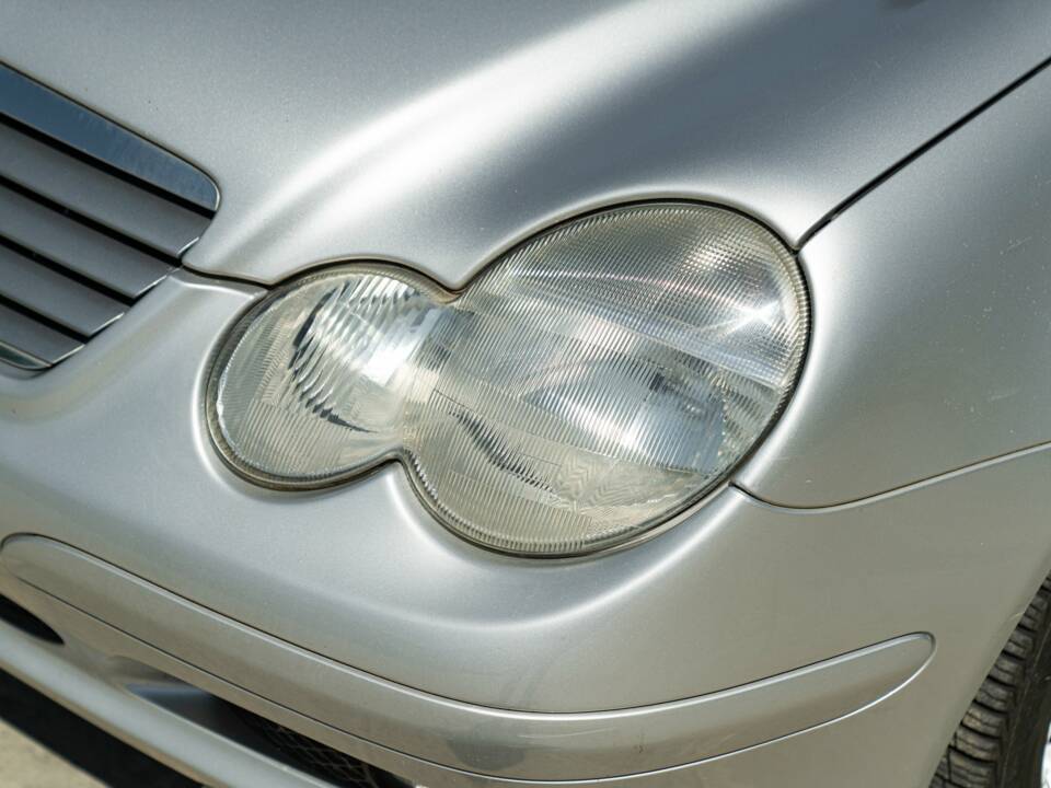 Image 21/50 of Mercedes-Benz C 320 Sportcoupé (2003)
