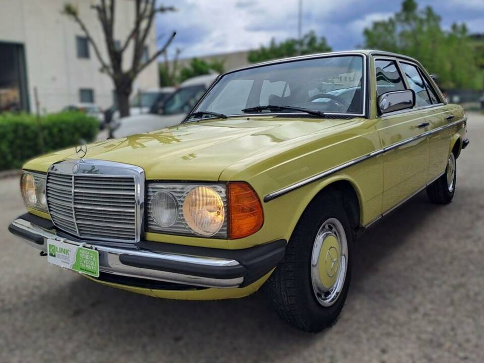 Bild 1/49 von Mercedes-Benz 200 (1979)