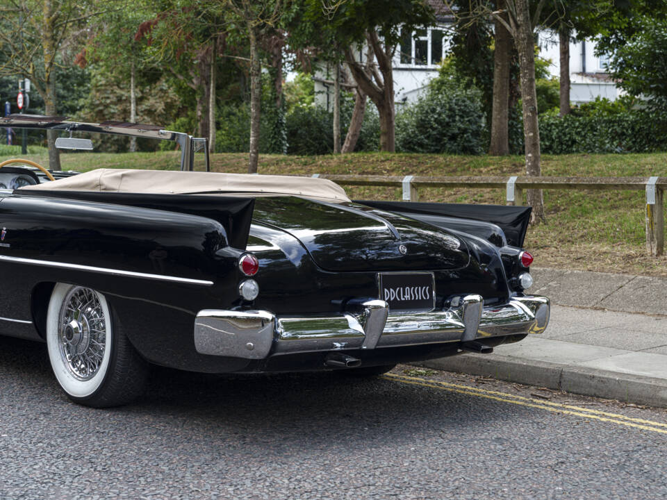 Image 14/28 of Dual-Ghia Convertible (1957)