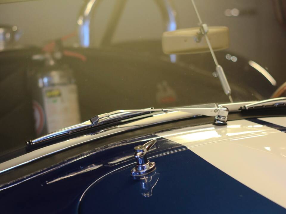 Image 20/57 of AC Cobra 427 (1965)