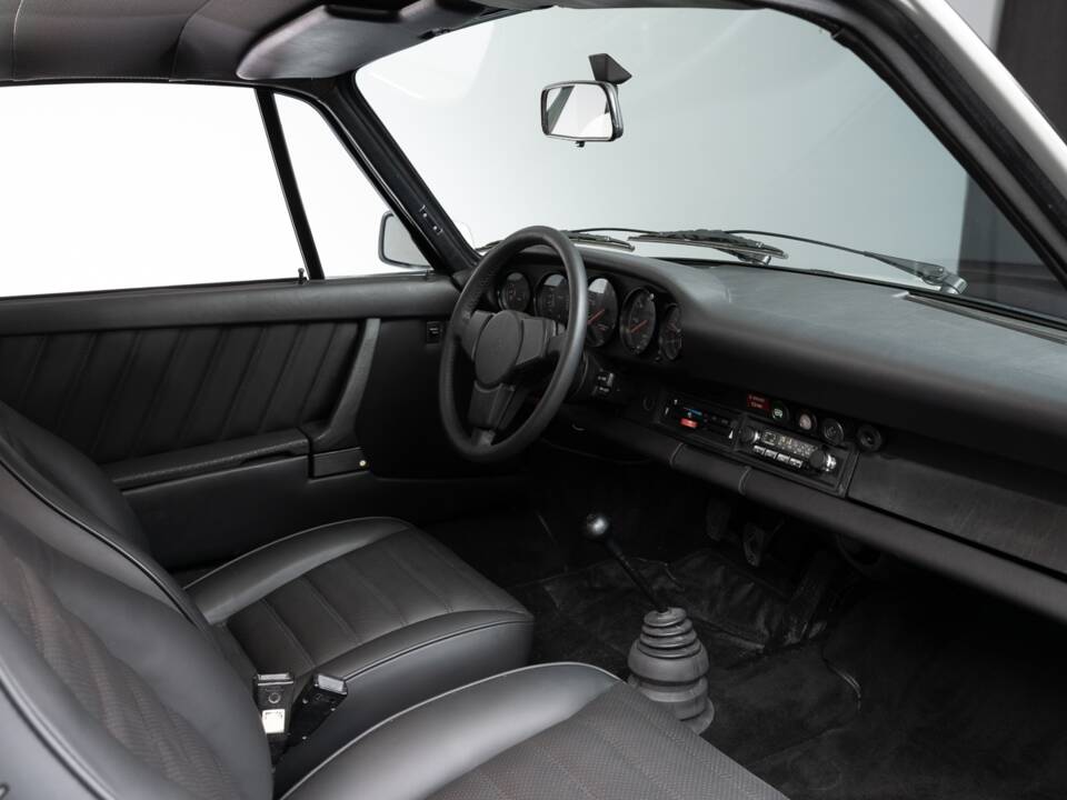 Image 16/29 of Porsche 911 Turbo 3.0 (1976)