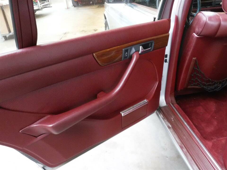 Image 30/31 de Mercedes-Benz 420 SEL (1986)