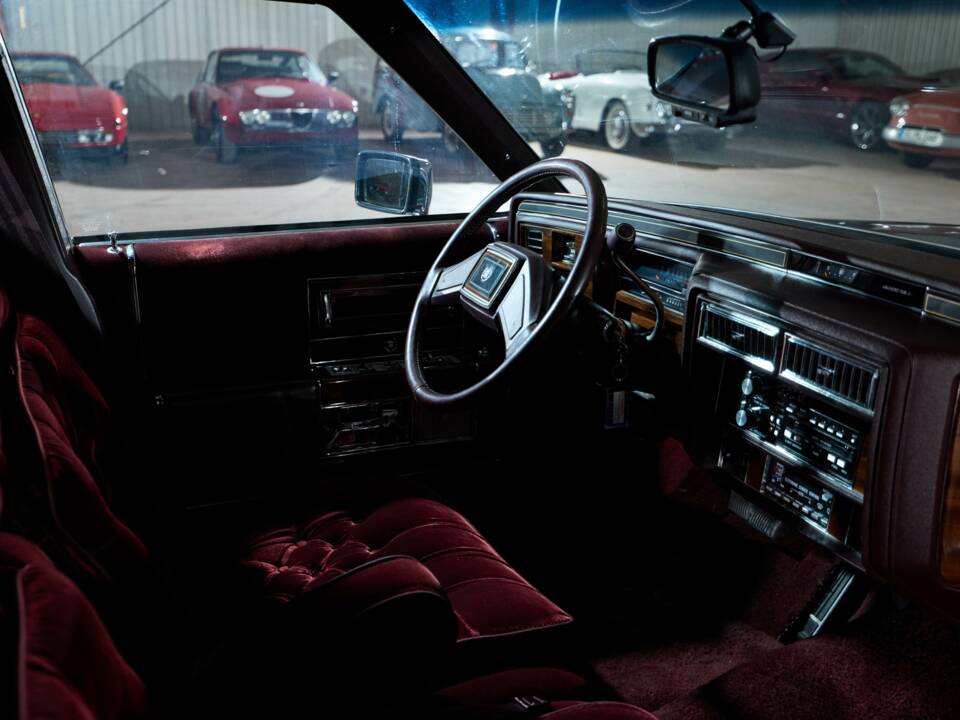 Image 57/58 of Cadillac Brougham Elegance (1988)