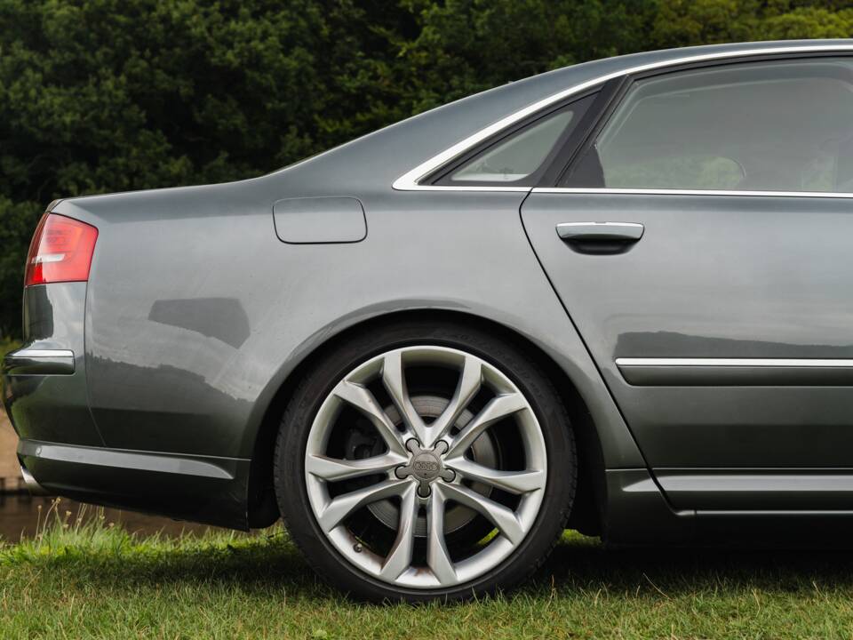 Bild 3/24 von Audi S8 V10 (2009)