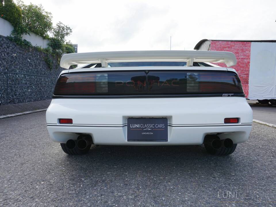 Afbeelding 8/70 van Pontiac Fiero GT (1988)