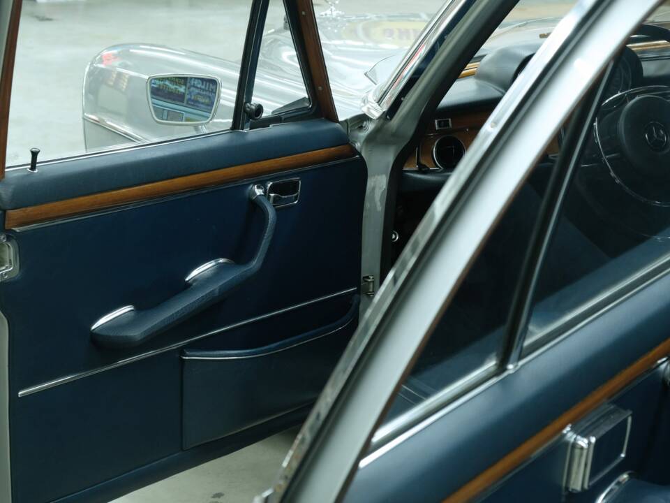 Image 23/50 of Mercedes-Benz 300 SEL 3.5 (1972)