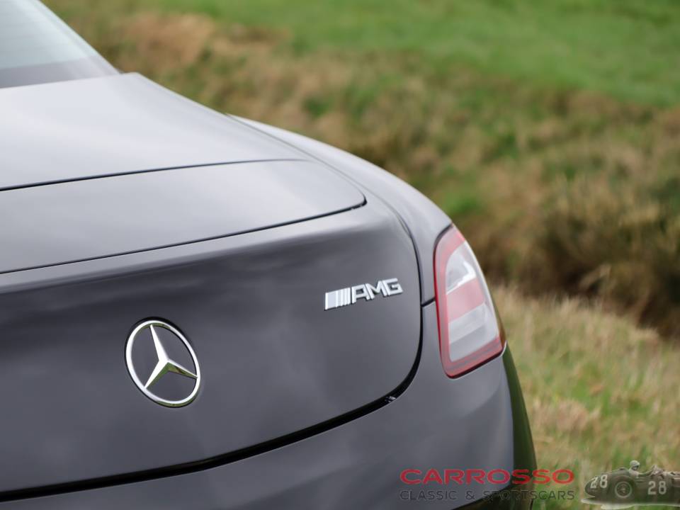 Image 40/50 of Mercedes-Benz SLS AMG (2011)