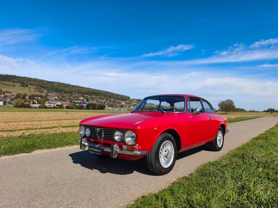 Bild 1/27 von Alfa Romeo 2000 GT Veloce (1972)