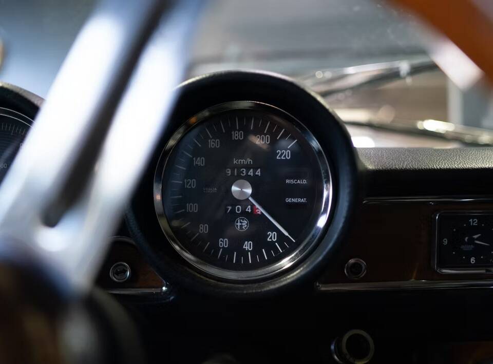 Image 22/27 of Alfa Romeo 1750 GT Veloce (1970)