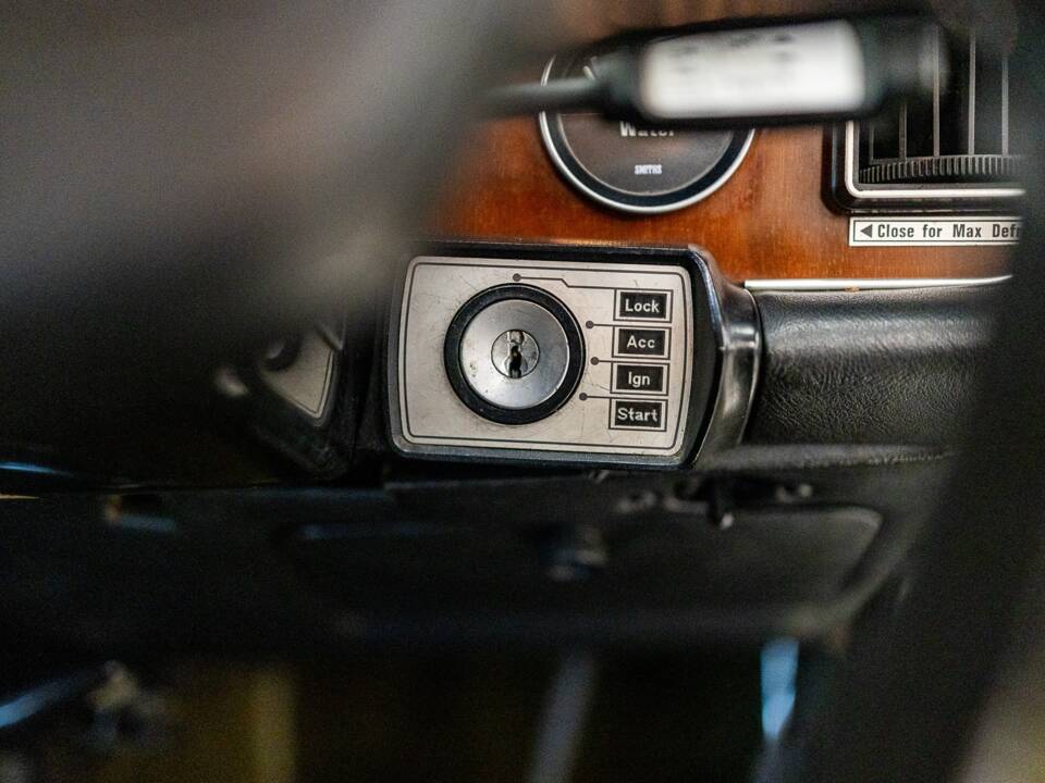 Image 46/50 de Jaguar XJ 6 C 4.2 (1975)