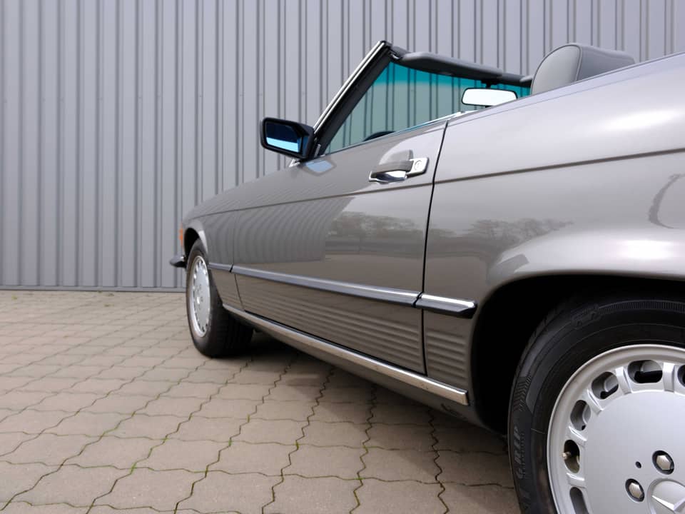 Image 63/96 of Mercedes-Benz 560 SL (1987)