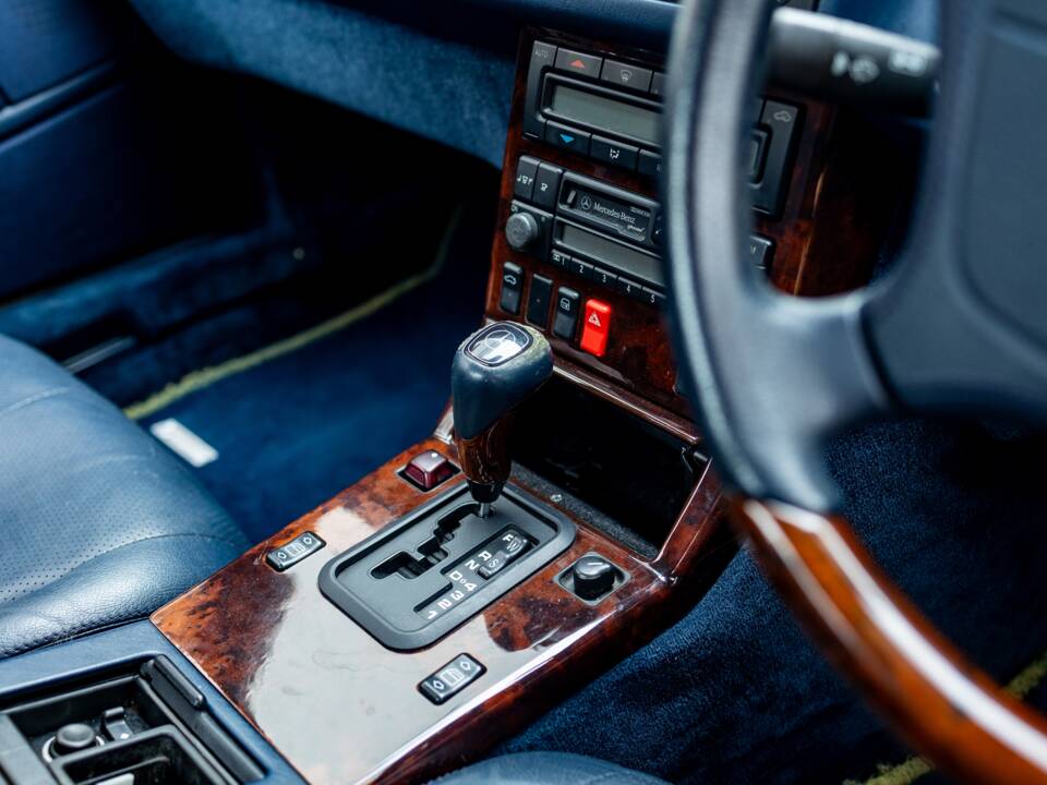 Afbeelding 13/17 van Mercedes-Benz SL 500 (1998)