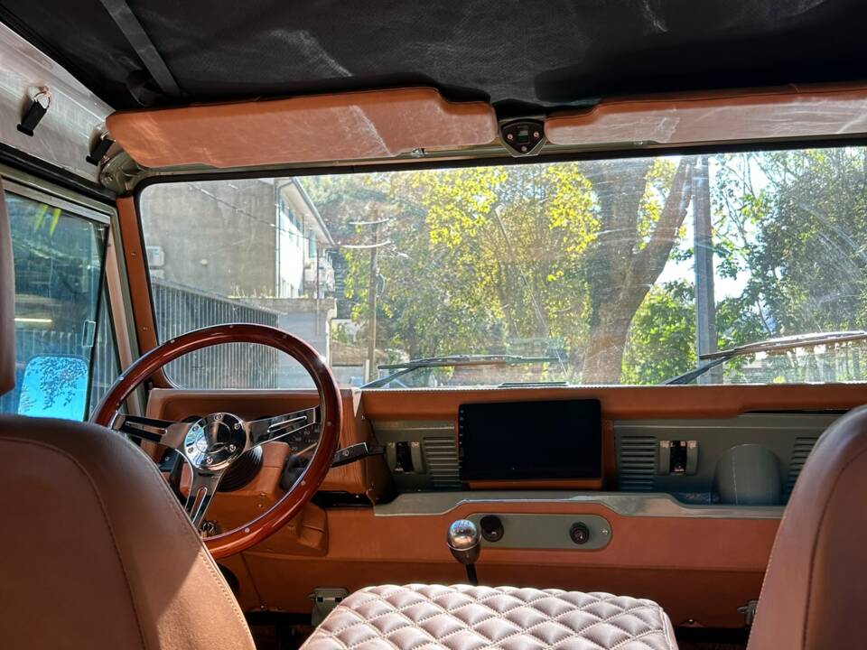 Image 14/72 of Land Rover 90 (1987)