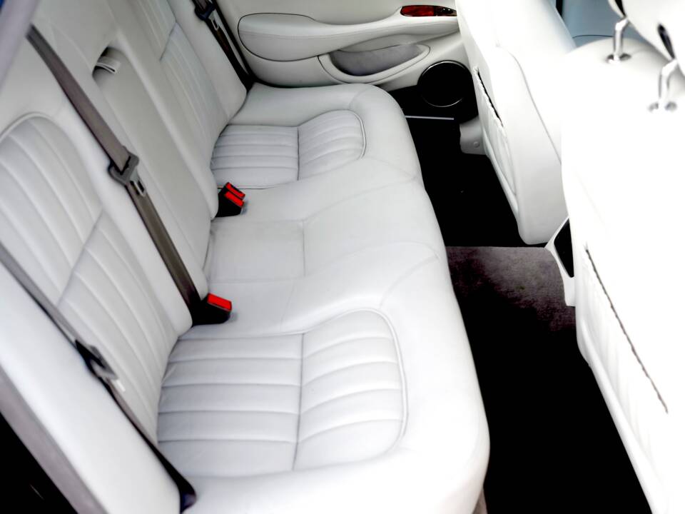 Image 5/8 of Jaguar XJ 8 Sovereign (1998)