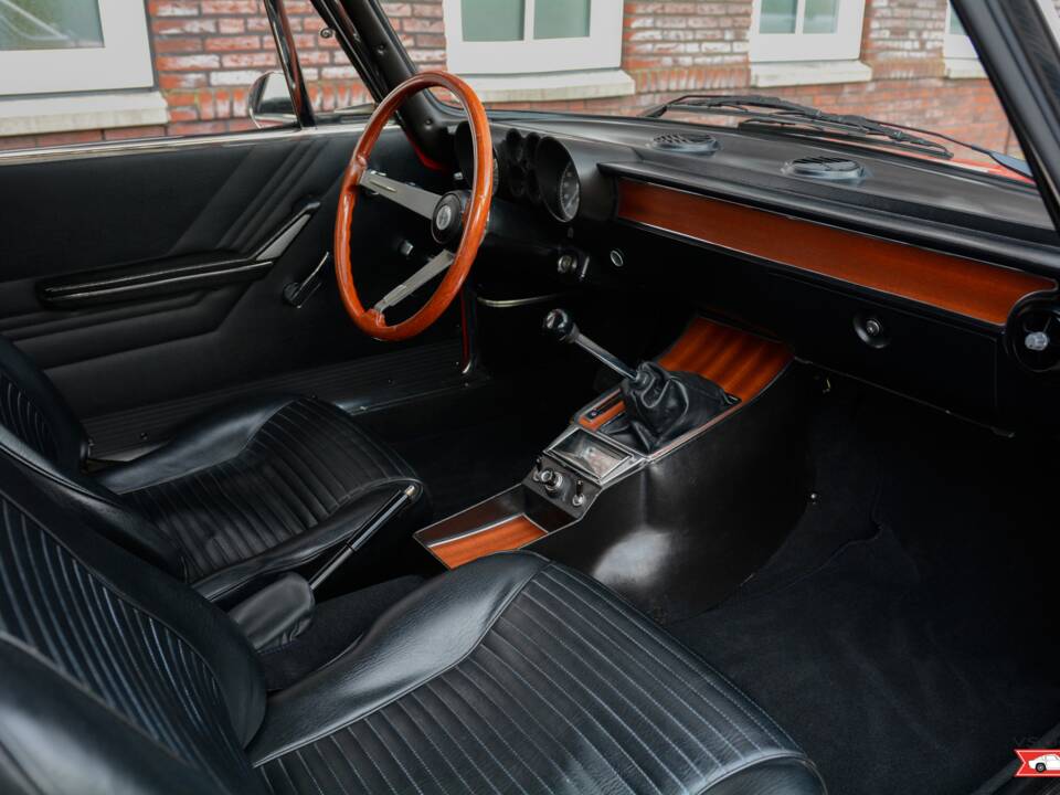 Image 12/17 of Alfa Romeo Giulia GT 1300 Junior (1971)