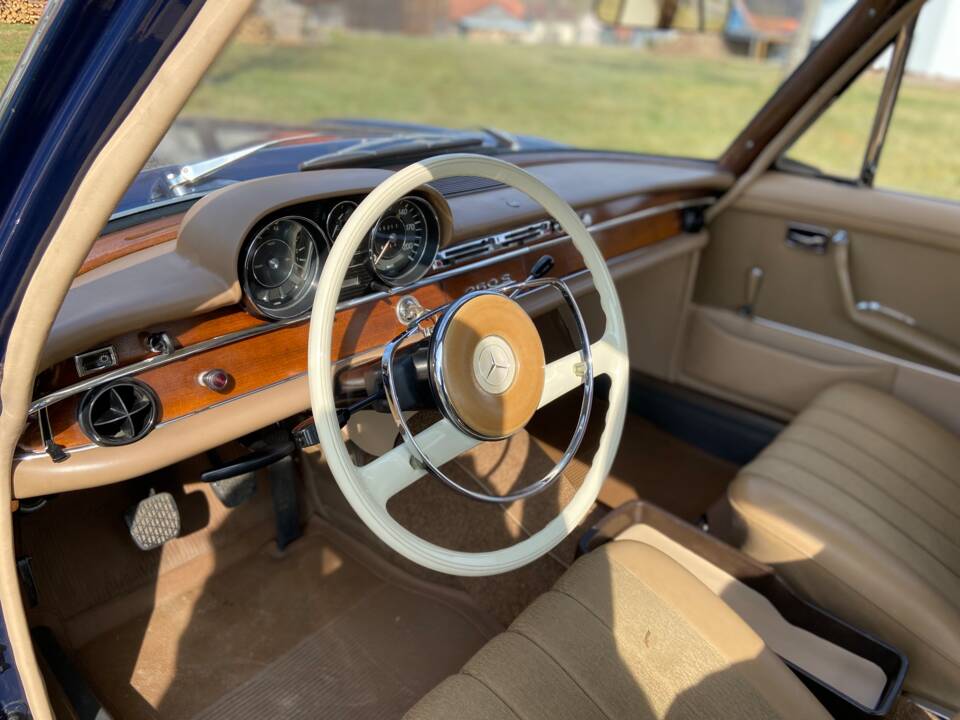 Image 34/52 of Mercedes-Benz 250 S (1967)