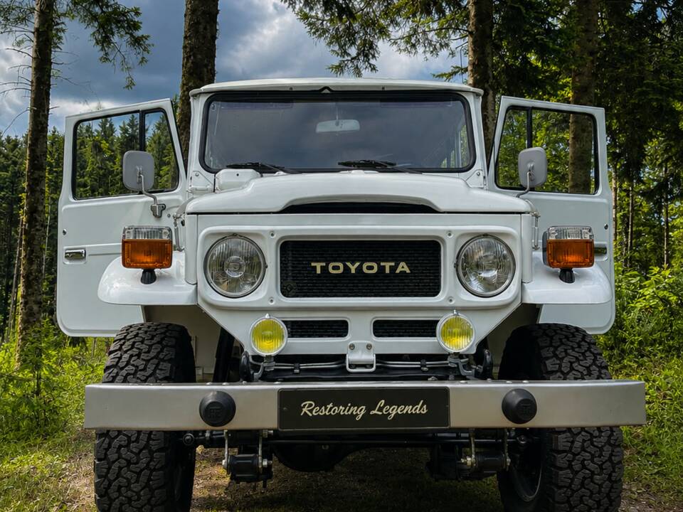 Image 14/67 of Toyota Land Cruiser FJ 40 (1982)