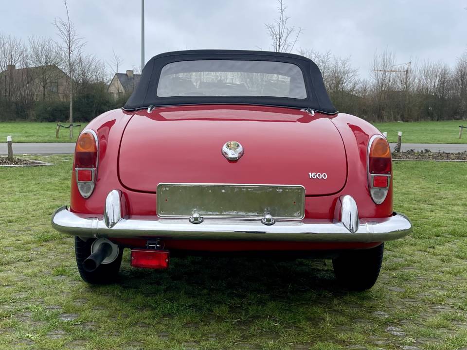 Image 19/24 de Alfa Romeo Giulia 1600 Spider (1963)