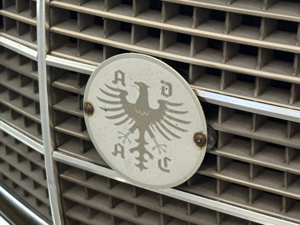 Immagine 26/35 di Mercedes-Benz 200 (1975)
