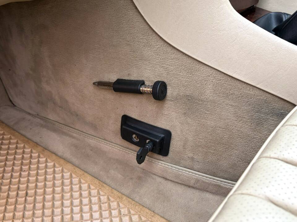 Imagen 23/30 de Mercedes-Benz 280 SL (1985)