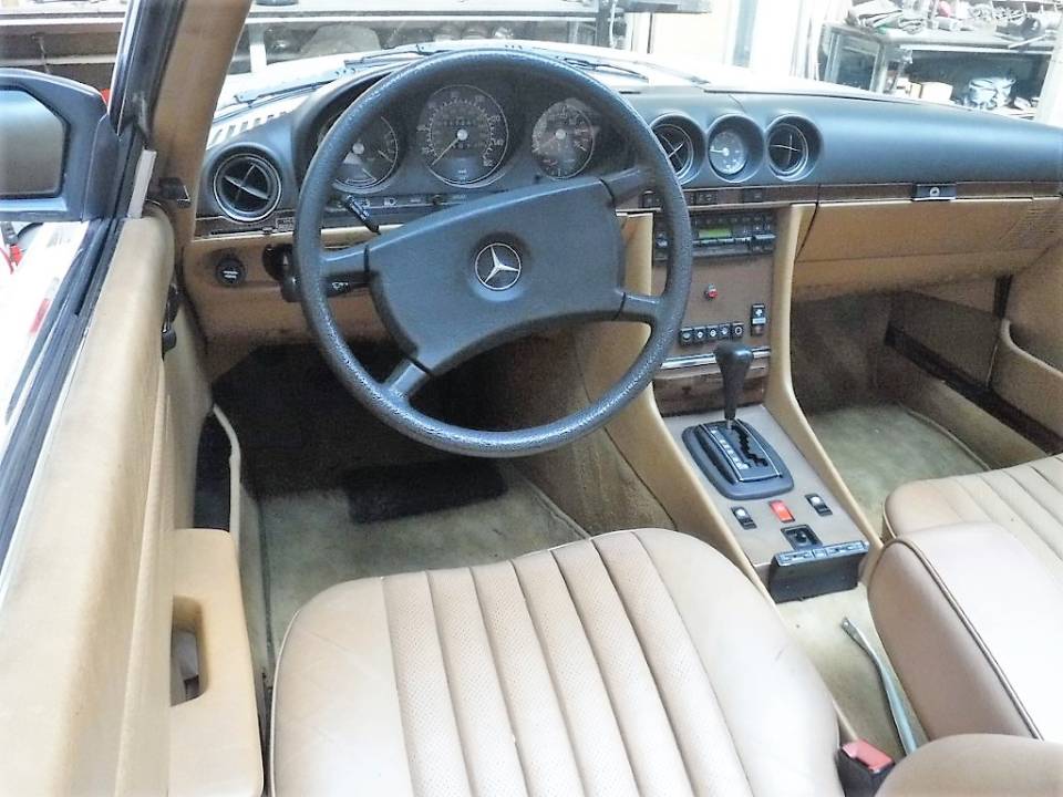 Immagine 38/50 di Mercedes-Benz 380 SL (1985)
