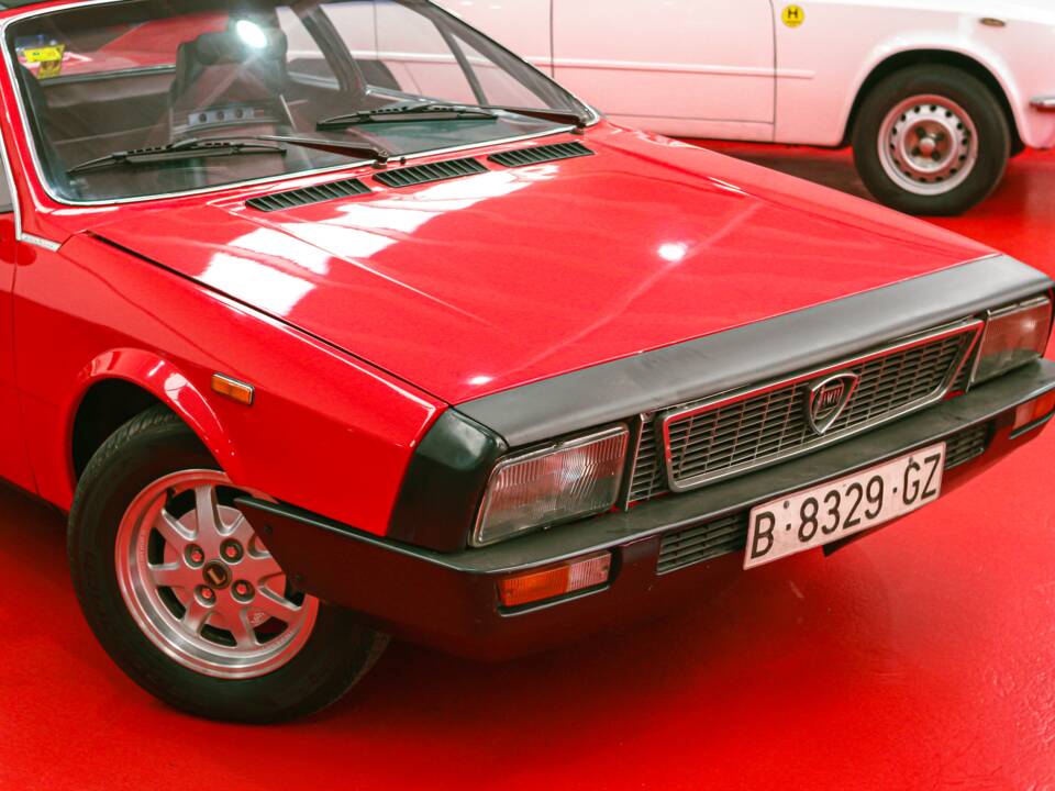 Image 2/39 of Lancia Beta Coupe 2000 i.e. (1982)