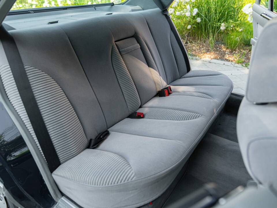 Image 27/50 of Mercedes-Benz 500 SEL (1985)