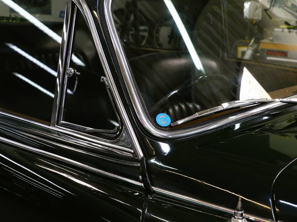 Immagine 13/36 di Jaguar 240 (1968)