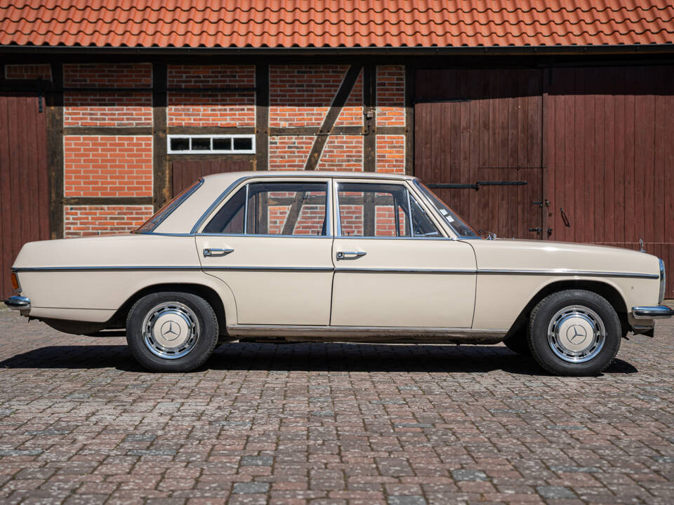 Image 13/45 of Mercedes-Benz 220 (1969)