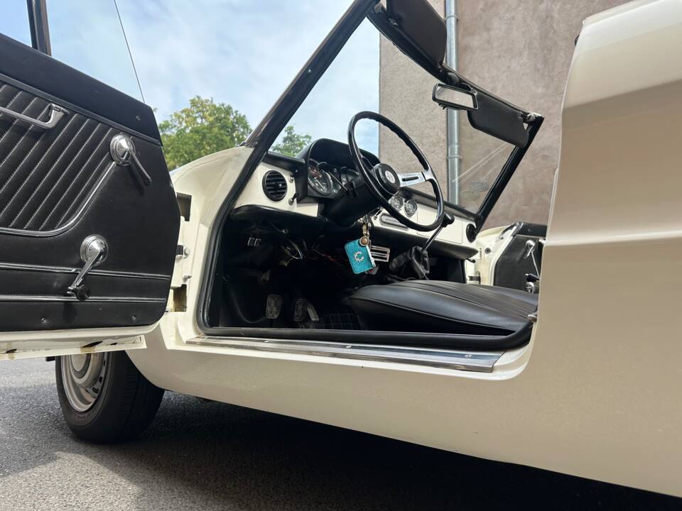 Image 28/63 of Alfa Romeo Spider 1300 Junior (1970)