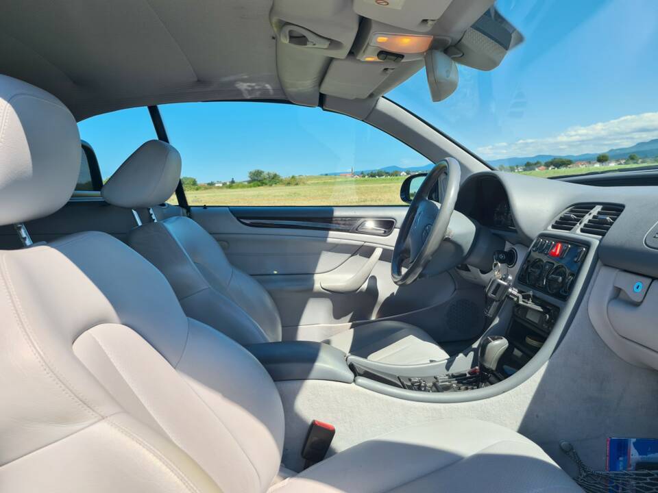 Bild 8/17 von Mercedes-Benz CLK 200 Kompressor (2000)