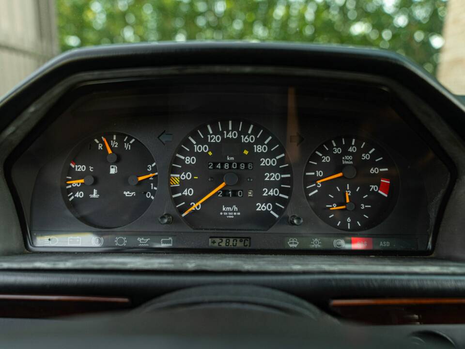 Bild 45/50 von Mercedes-Benz 300 E-24 (1989)