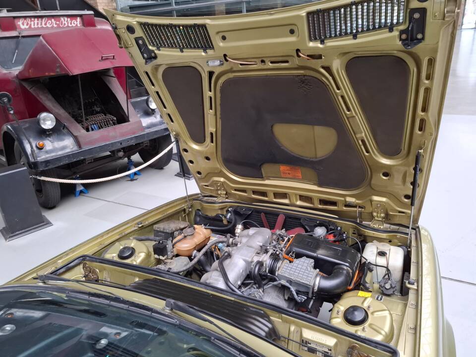 Bild 12/30 von BMW 635 CSi (1980)