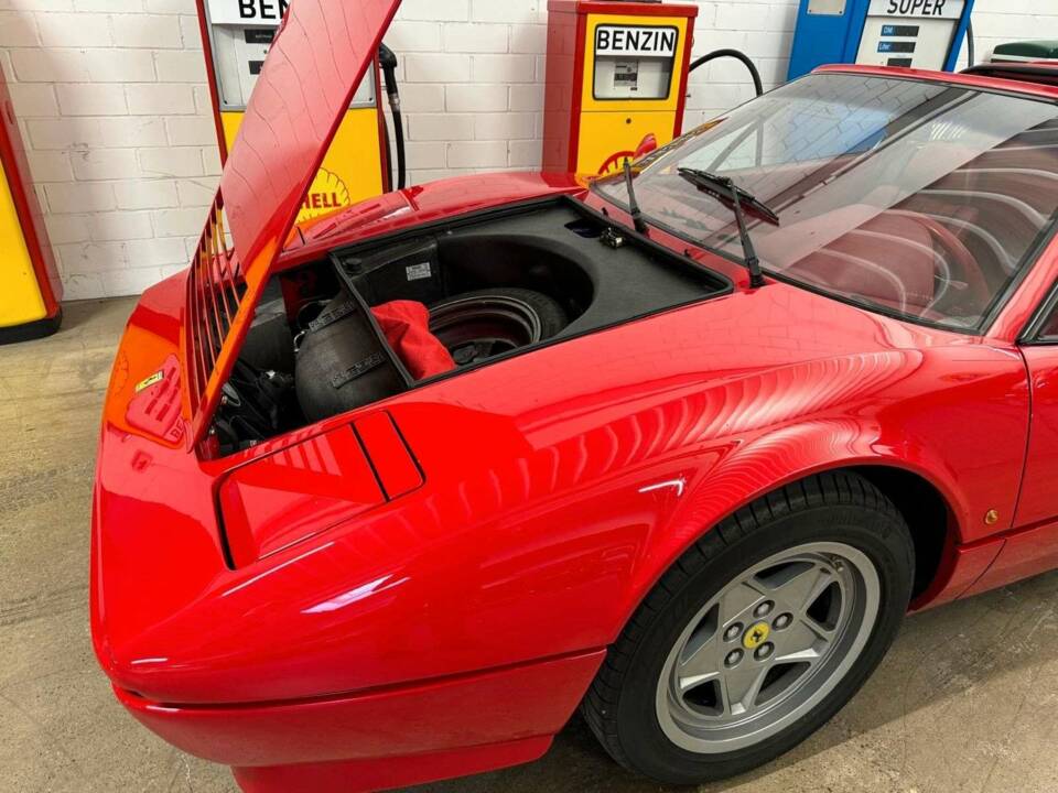 Image 19/20 of Ferrari 328 GTS (1988)