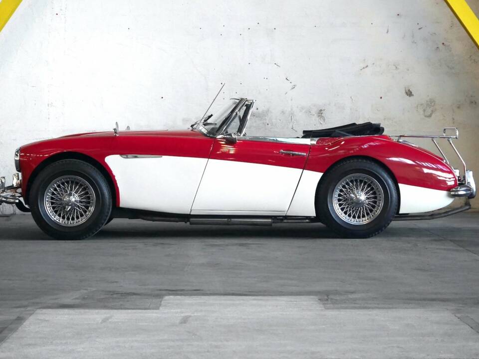 Image 2/29 of Austin-Healey 3000 Mk II (BJ7) (1963)