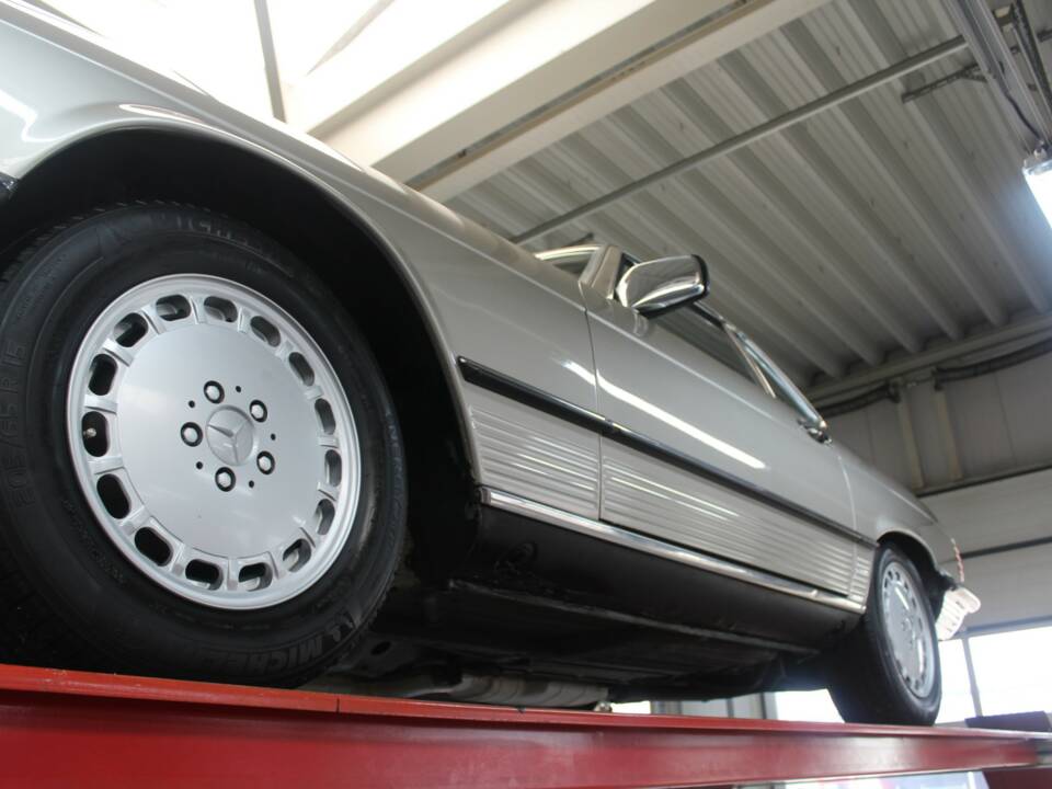 Bild 13/50 von Mercedes-Benz 560 SL (1987)