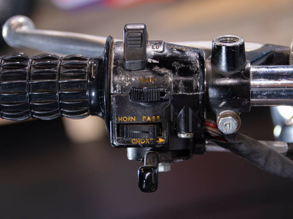 Imagen 28/50 de Kawasaki DUMMY (1975)