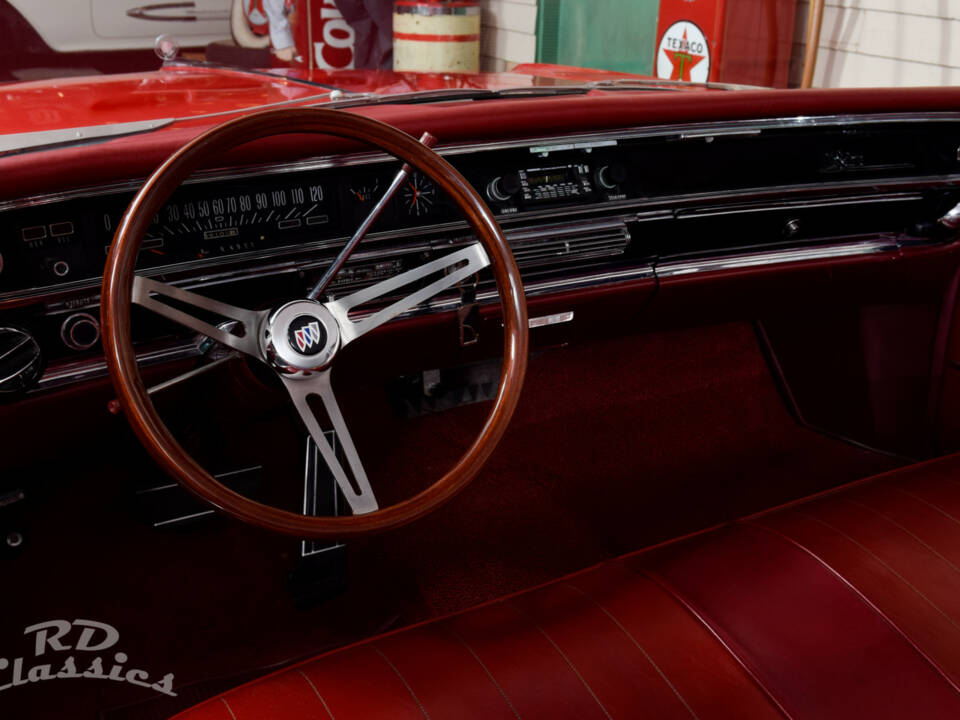 Image 21/41 of Buick Le Sabre Convertible (1966)
