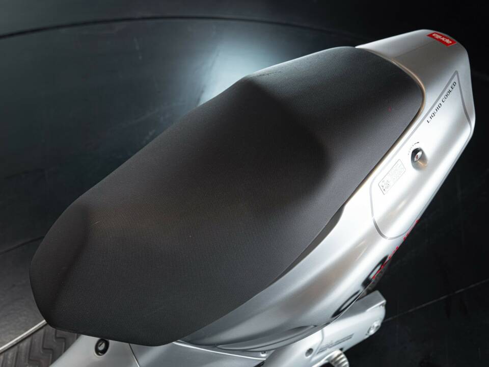 Image 11/29 de Aprilia SR 50 (1994)