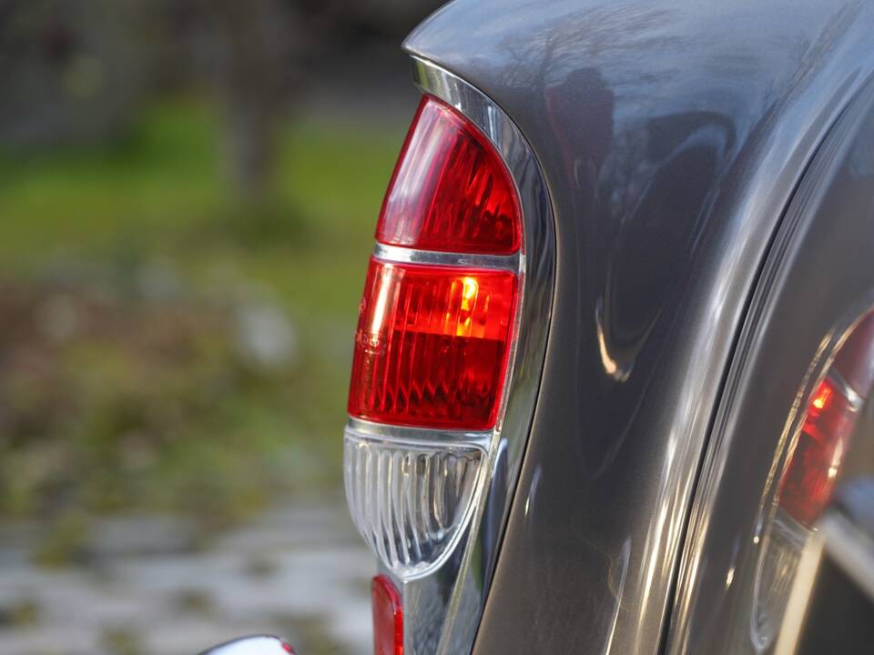 Image 10/21 of Mercedes-Benz 220 SE (1960)