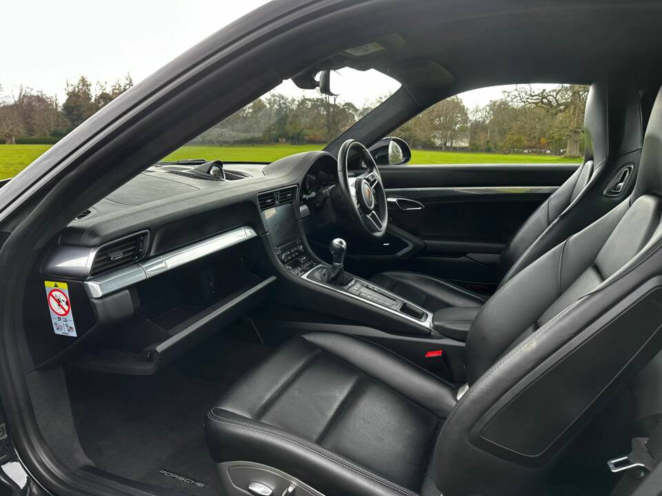 Image 32/42 of Porsche 911 Carrera S (2018)