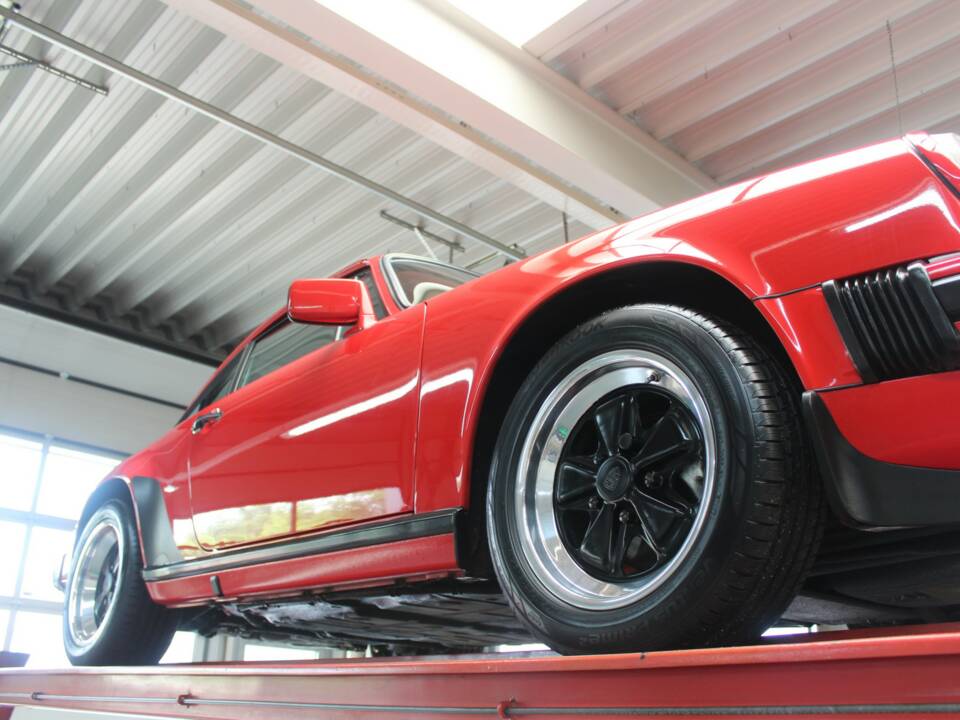 Afbeelding 12/50 van Porsche 911 Carrera 3.2 (1988)