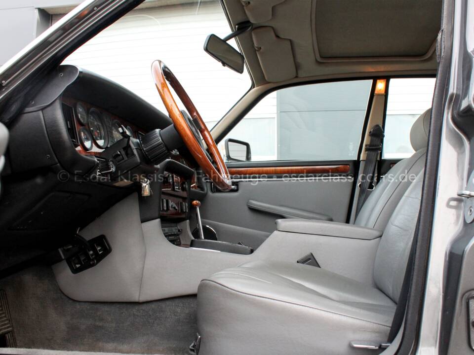 Immagine 30/46 di Jaguar XJ 12 (1986)