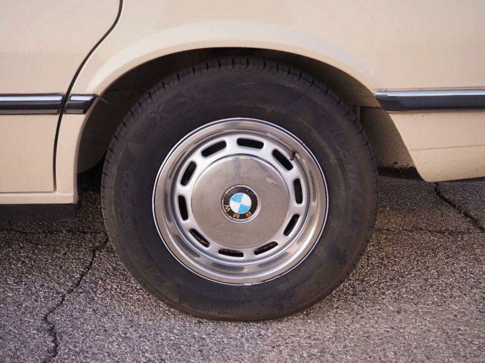 Image 27/50 of BMW 525 (1975)