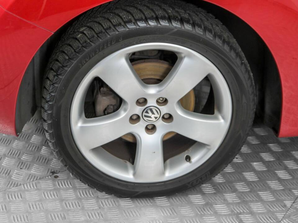 Image 23/50 de Volkswagen New Beetle 2.0 (2006)