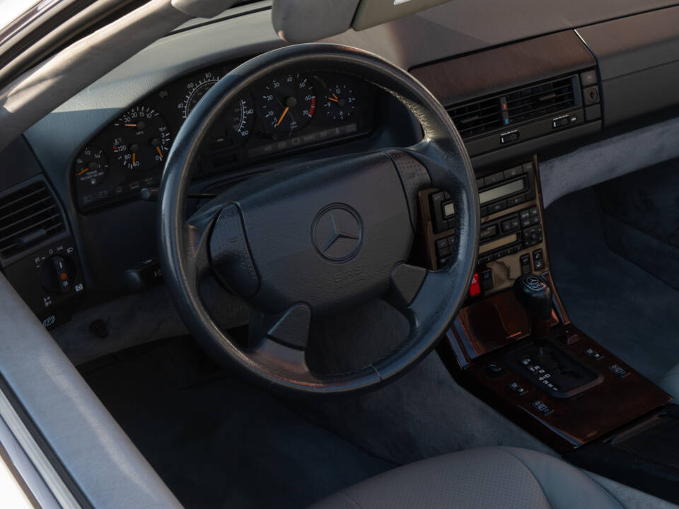Bild 7/75 von Mercedes-Benz SL 500 (1997)