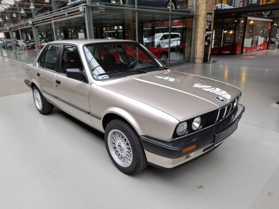 Bild 3/24 von BMW 318i (1989)