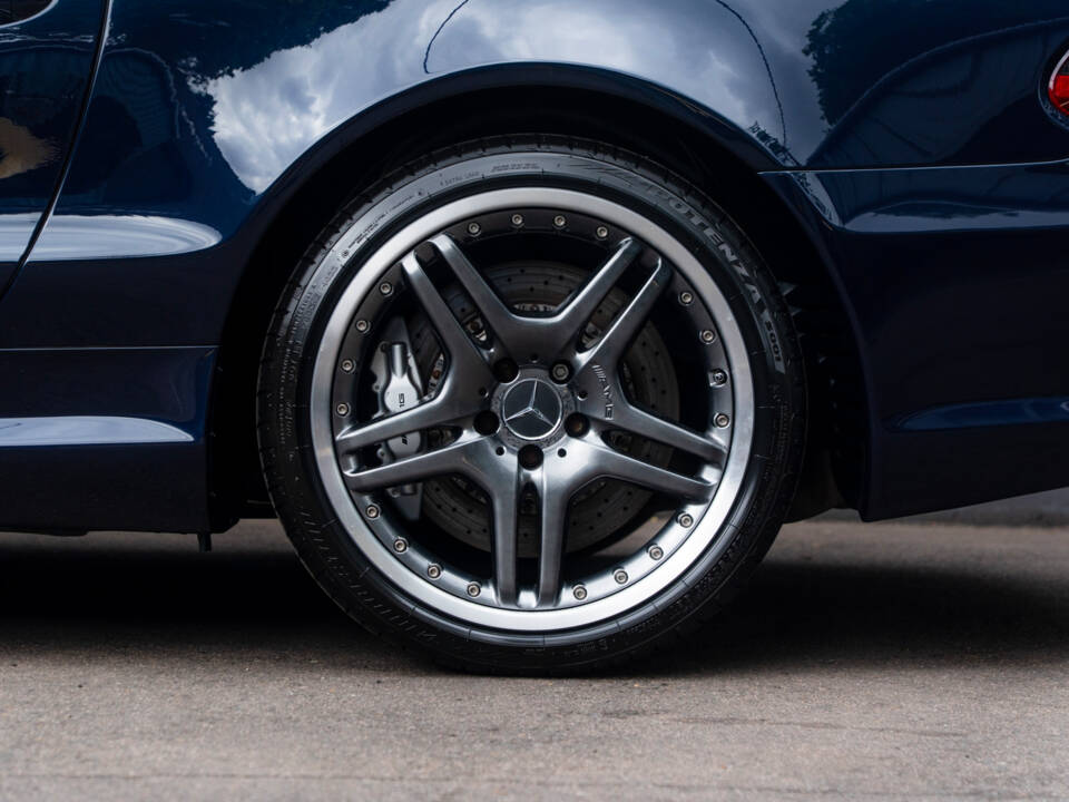 Image 10/60 of Mercedes-Benz SL 65 AMG (2004)