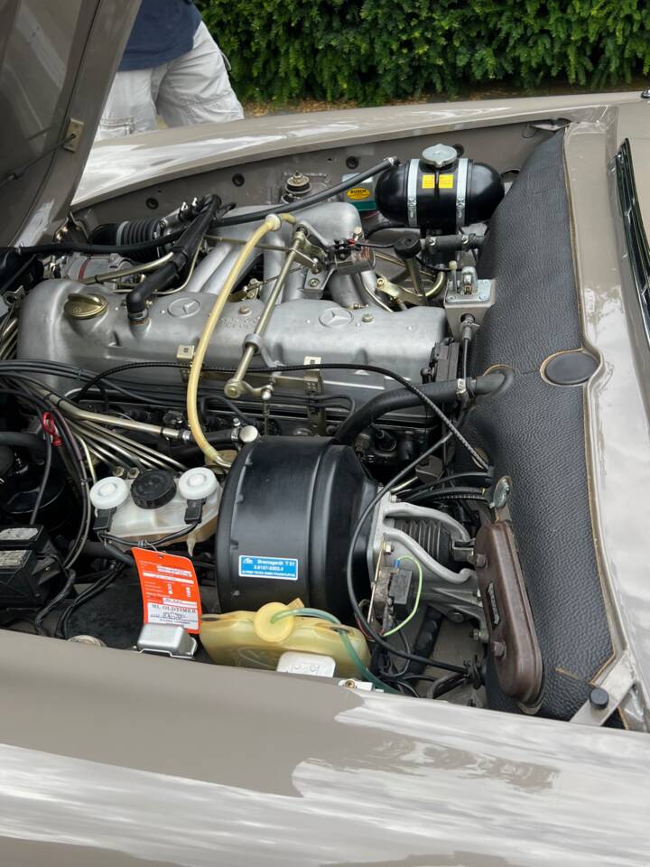 Bild 27/41 von Mercedes-Benz 280 SL (1971)