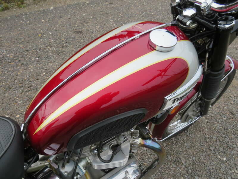 Image 30/50 de Triumph DUMMY (1970)